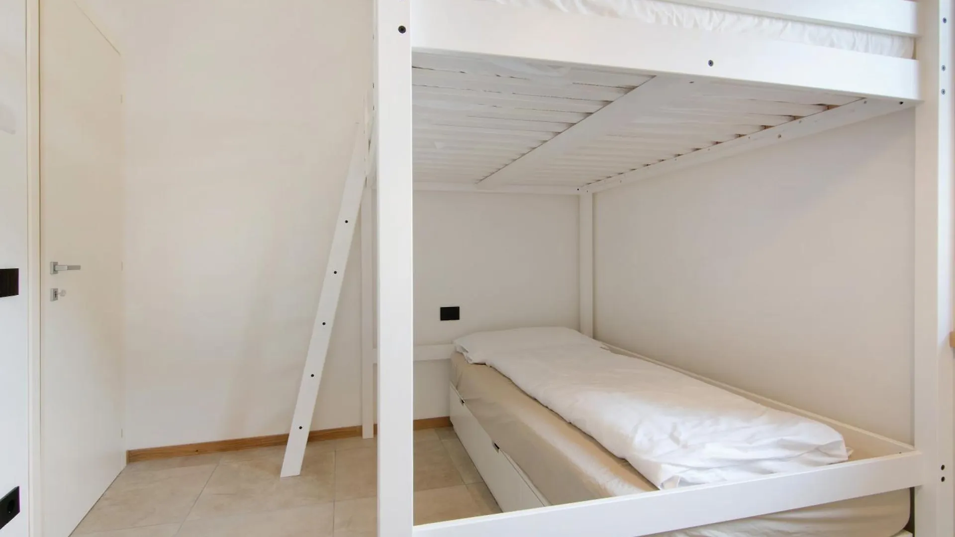 Apartment La Villa Del Lago In Giardino Colico