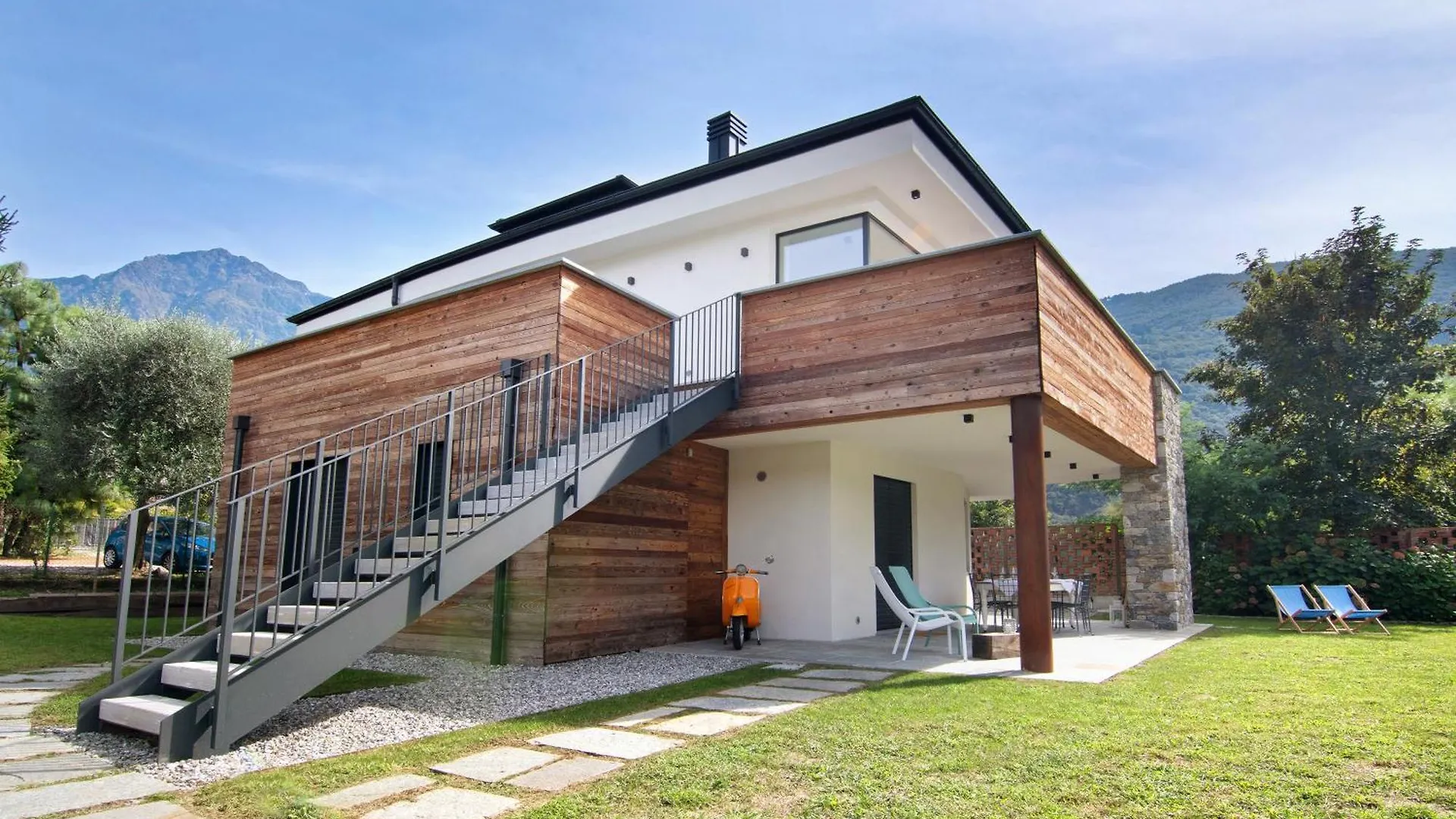 Apartment La Villa Del Lago In Giardino Colico Italy