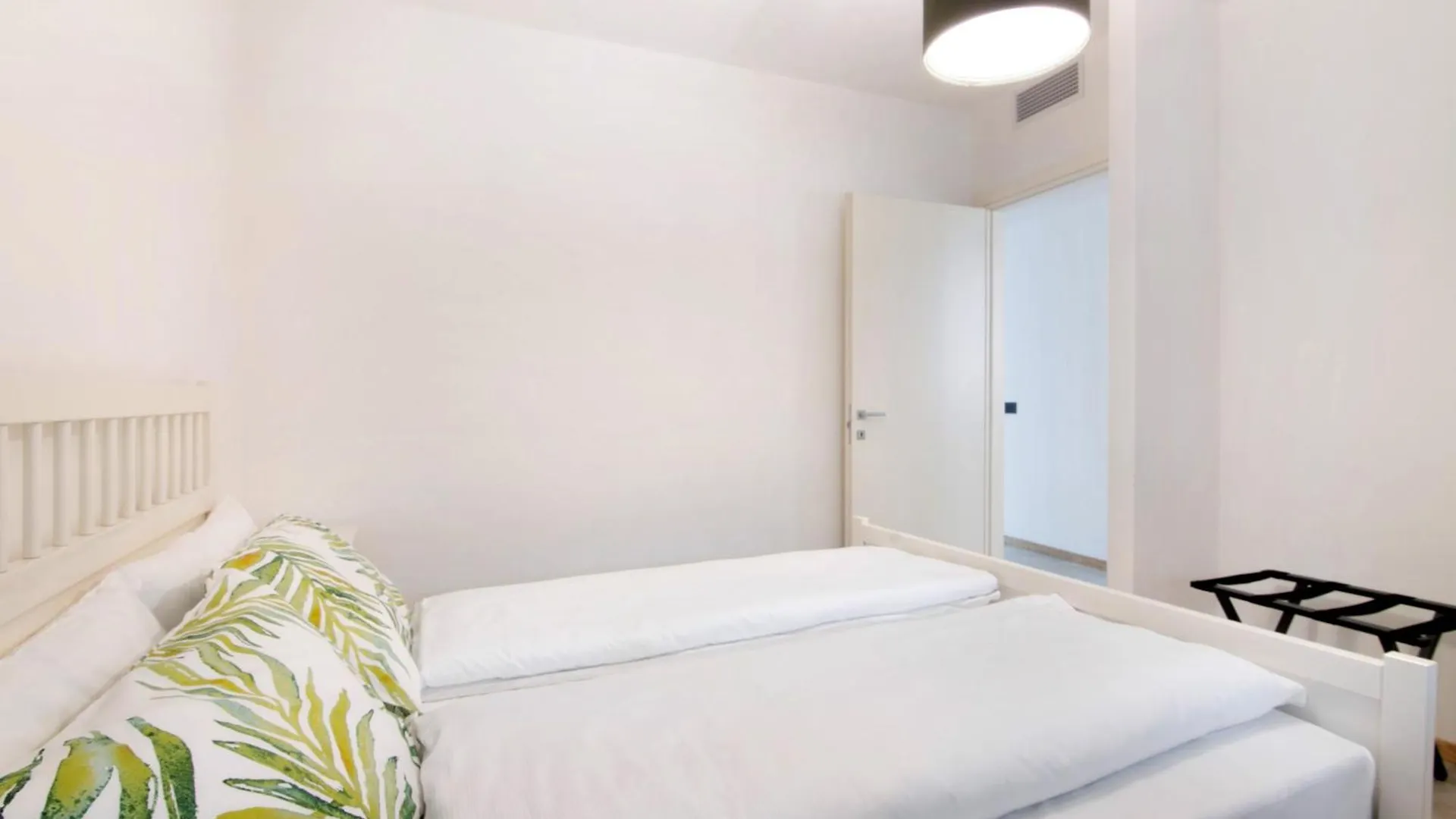 Apartment La Villa Del Lago In Giardino Colico Italy