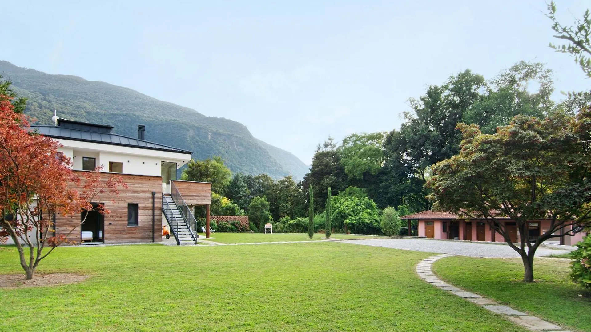 Apartment La Villa Del Lago In Giardino Colico