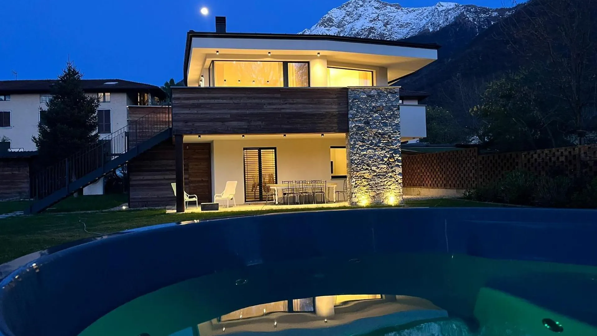 Apartment La Villa Del Lago In Giardino Colico Italy