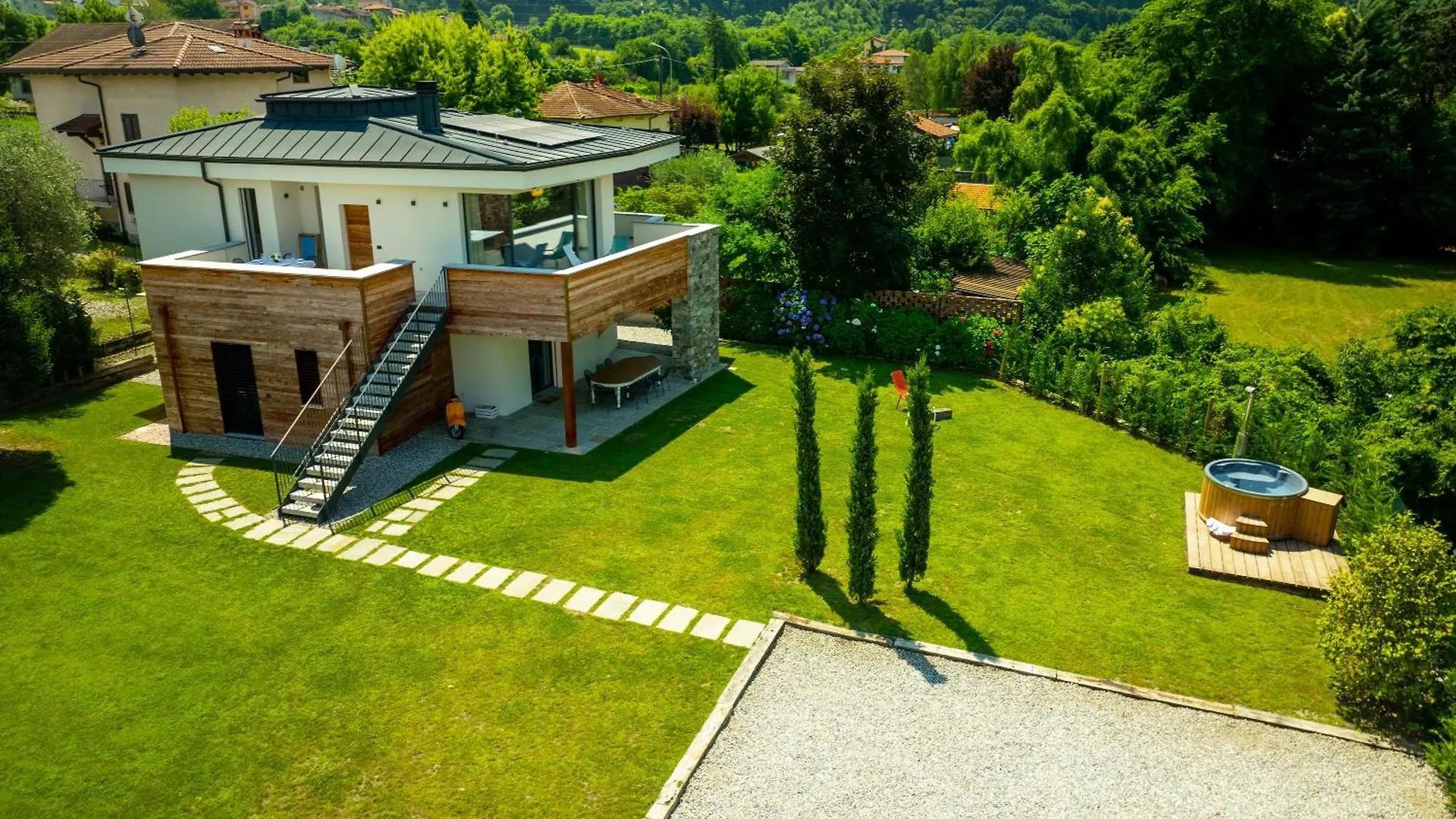 La Villa Del Lago In Giardino Colico